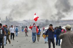 Biểu tình gây bạo loạn nghiêm trọng tại Peru