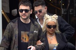 Cực hot: Christina Aguilera và hôn phu xuất hiện cực tình tứ tại Hà Nội!
