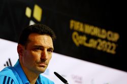 Huấn luyện viên Scaloni: 'Argentina muốn thắng Pháp mà không phải đá luân lưu'
