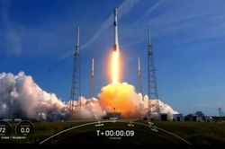 Tỷ phú Elon Musk cho phóng vệ tinh phục vụ mạng Starlink, Ukraine sắp có Internet để dùng?