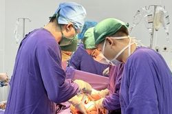 Cứu sống bệnh nhân bị đâm thấu ngực và bụng
