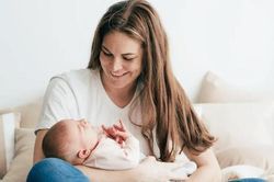 Mẹ là người hùng trong lòng con