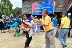 Tặng 500 suất quà cho người dân và trẻ em xã Đak Kơ Ning