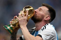 Messi ẵm trọn cúp Vàng
