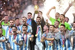 Khoảnh khắc cảm xúc của Messi khi lần đầu vô địch World Cup