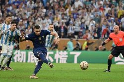Pháp thua, Mbappe vẫn giành giày Vàng và lập hàng loạt kỷ lục
