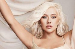 Christina Aguilera: Từ tuổi thơ bất hạnh đến biểu tượng nhạc pop gần 4 thập kỷ