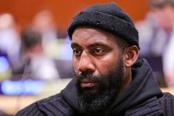 Đối thủ của Kobe Bryant bị cáo buộc bạo hành gia đình