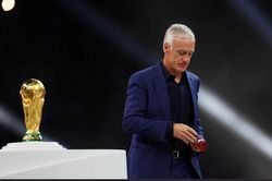 Deschamps tiếc nuối khi Pháp để tuột cúp vàng World Cup vào tay Argentina