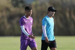Phan Văn Đức trở lại sân tập, ông Park Hang-seo chưa hết nét bồn chồn