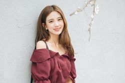Da ngăm đen cũng trắng bật lên vài tông nhờ cách chọn trang phục