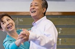Đọc thư bố chồng gửi mẹ chồng, cô gái kết hôn ở tuổi 21 thầm cảm thấy may mắn