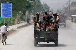Tù nhân Taliban ở Pakistan bắt cai ngục làm con tin