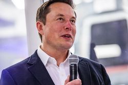 Tesla đuổi việc nhân viên nói xấu Elon Musk