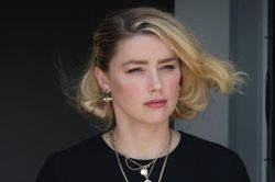 Amber Heard trả Johnny Depp 1 triệu USD để hòa giải