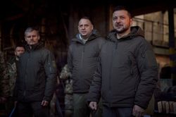 Tổng thống Ukraine bất ngờ tới thăm binh sỹ ở tuyến đầu Bakhmut