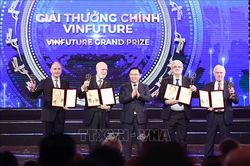 Chủ tịch Quốc hội Vương Đình Huệ dự Lễ Trao giải thưởng VinFuture