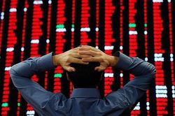 Áp lực bán tháo diện rộng, VN-Index rơi vào trạng thái nguy hiểm