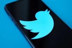 Twitter mạnh tay cấm cửa Facebook, Instagram