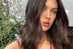 Người mẫu mệt mỏi vì vẻ ngoài ưa nhìn
