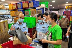 Đang kiểm tra chợ bán phụ tùng xe máy lớn nhất phía Nam