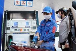 Giá xăng dầu giảm mạnh, có loại dưới 20.000 đồng/lít