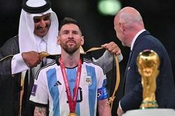 Áo choàng hoàng gia của Messi có giá hàng ngàn USD vẫn 'cháy hàng'