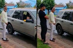 Cậu bé 8 tuổi cầm lái Ranger Rover, quyết không xuống xe vì lý do riêng