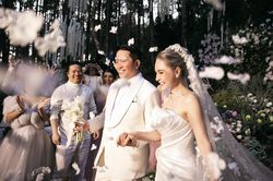Đoàn Di Băng xúc động phát biểu trong lễ kỉ niệm ngày cưới: 'Sau 10 năm ba má không giữ lời'