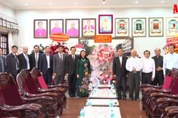 Trưởng ban Dân vận Trung ương Bùi Thị Minh Hoài chúc Giáng sinh tại Tòa Giám mục Long Xuyên