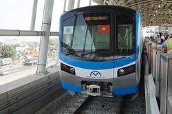 Chạy thử đoàn tàu đầu tiên trên tuyến Metro số 1