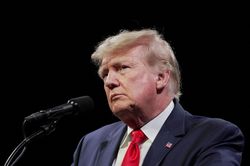 Ông Trump không đóng một xu thuế thu nhập nào ở năm cuối nhiệm kỳ