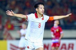 Hoàng Đức, Hùng Dũng được vinh danh sau trận thắng Lào