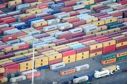 Xuất khẩu của Đức sang các nước ngoài EU giảm nhẹ trong tháng 11/2022