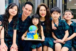 Gia đình Lý Hải Minh Hà diện đồ 'tông xuyệt tông' mừng ái nữ đón tuổi mới tại gia