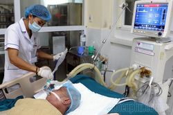 Người già, trẻ em nhập viện tăng do thời tiết lạnh giá