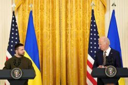 Tổng thống Mỹ Biden nói Ukraine 'sẽ không bao giờ đơn độc'