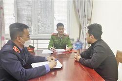 Sử dụng điện thoại khi lái xe, người đàn ông tông chết người rồi bỏ trốn