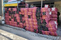 Kiên Giang: Bắt 2 đối tượng vận chuyển 93.000 bao thuốc lá nhập lậu