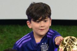 Cậu út nhà Messi không hiểu sao mọi người lại khóc khi ĐT Argentina vô địch World Cup