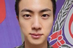 Jin BTS khoe ảnh thiếu ngủ trong quân ngũ, ARMY lo lắng