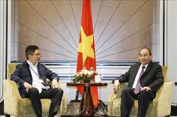 Chủ tịch nước Nguyễn Xuân Phúc tiếp Chủ tịch Phòng Thương mại và Công nghiệp Indonesia