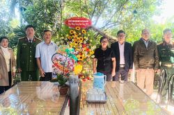 Lãnh đạo huyện Đam Rông chúc mừng các cơ sở tôn giáo nhân Lễ Giáng sinh