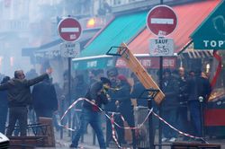 Bạo loạn ở Paris