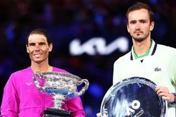 Trận Djokovic vs Tsitsipas lọt top những trận tennis hay nhất năm 2022