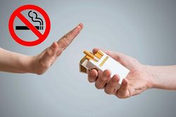 Hút thuốc lá làm gia tăng nguy cơ mắc ung thư niêm mạc miệng