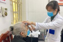 Quan tâm chăm sóc mắt cho người cao tuổi tại cộng đồng