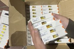 Hà Nội: Kiểm tra xe ô tô đang đỗ lề đường, phát hiện gần 9.000 máy hút thuốc lá không rõ nguồn gốc xuất xứ
