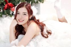 Hot girl làng game thi nhau 'đọ sắc' trong trang phục Noel