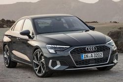 Lấy Audi A3 đời mới của đại lý để chở bạn đi chơi, nam nhân viên nhận kết đắng